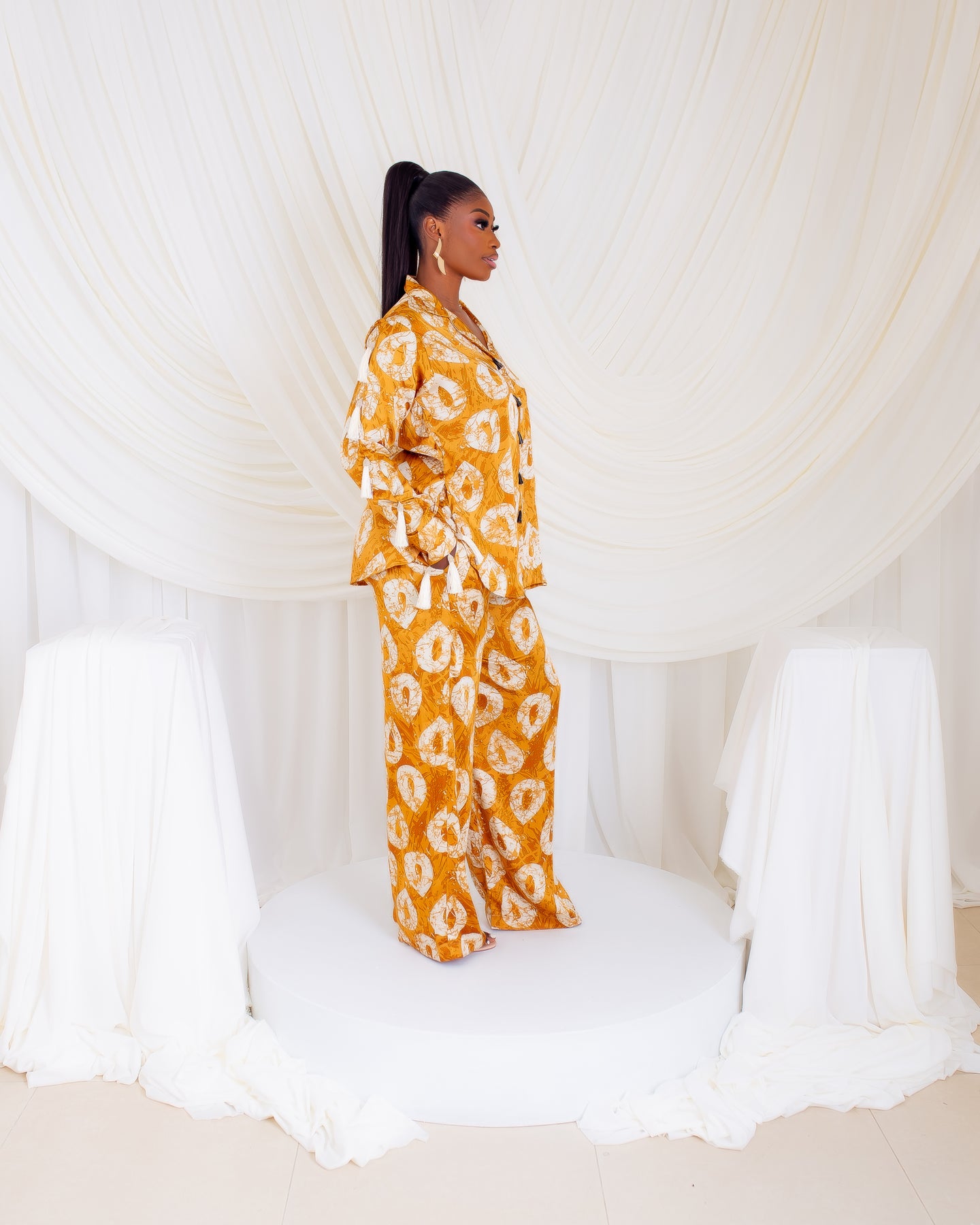 Tassle Silk Set (Yellow Bells)